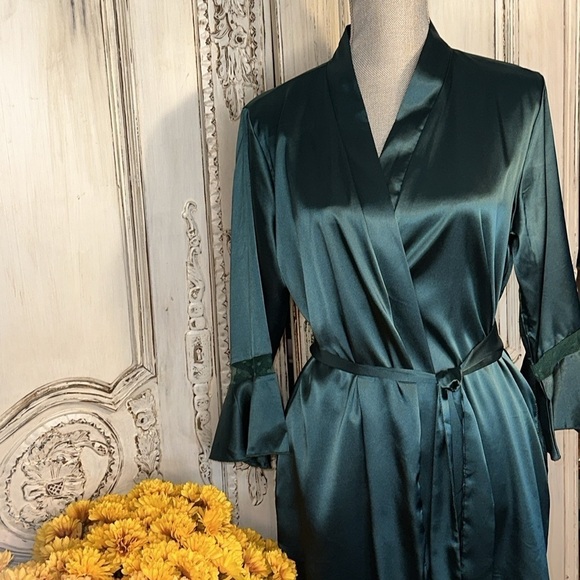 Ekouaer Satin Silky Feminine Deep Green Wrap Robe with Flutter Sleeves Size Med - Picture 2 of 10